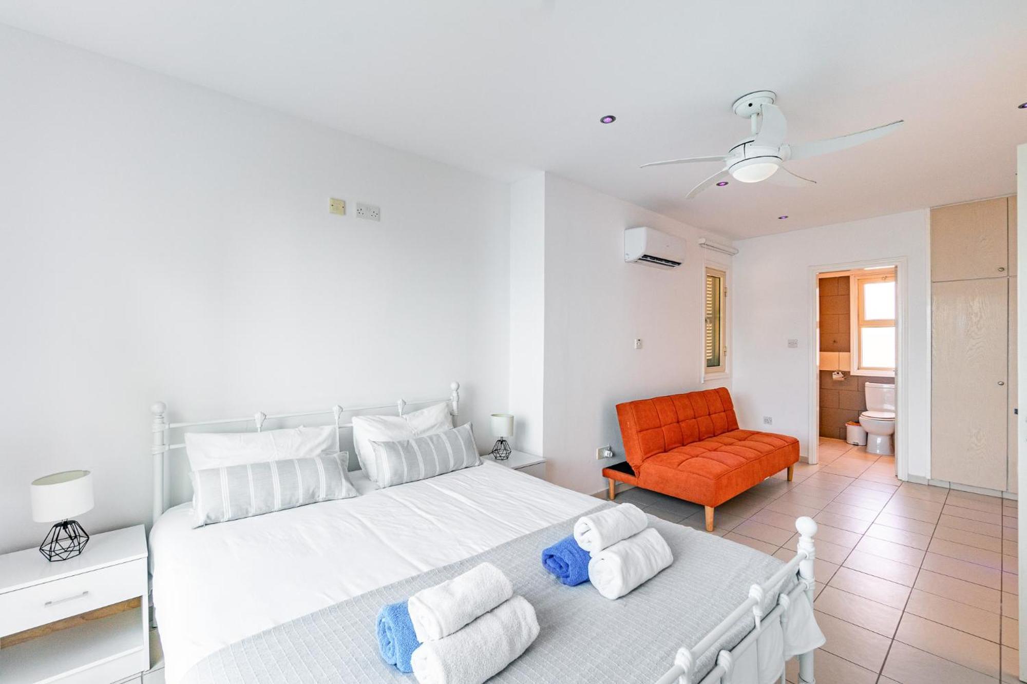 Beach Front Villa Mer Blu By Ezoria Villas Coral Bay Exterior foto